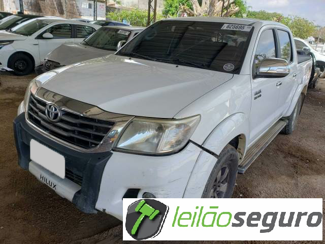 LOTE 014 TOYOTA HILUX CD 2014